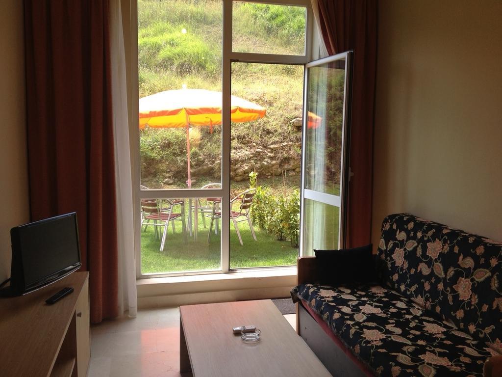 Apartamentos Mar Comillas Luaran gambar