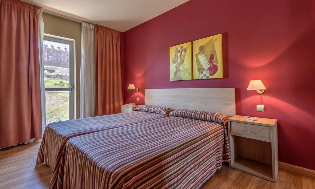 Apartamentos Mar Comillas Luaran gambar