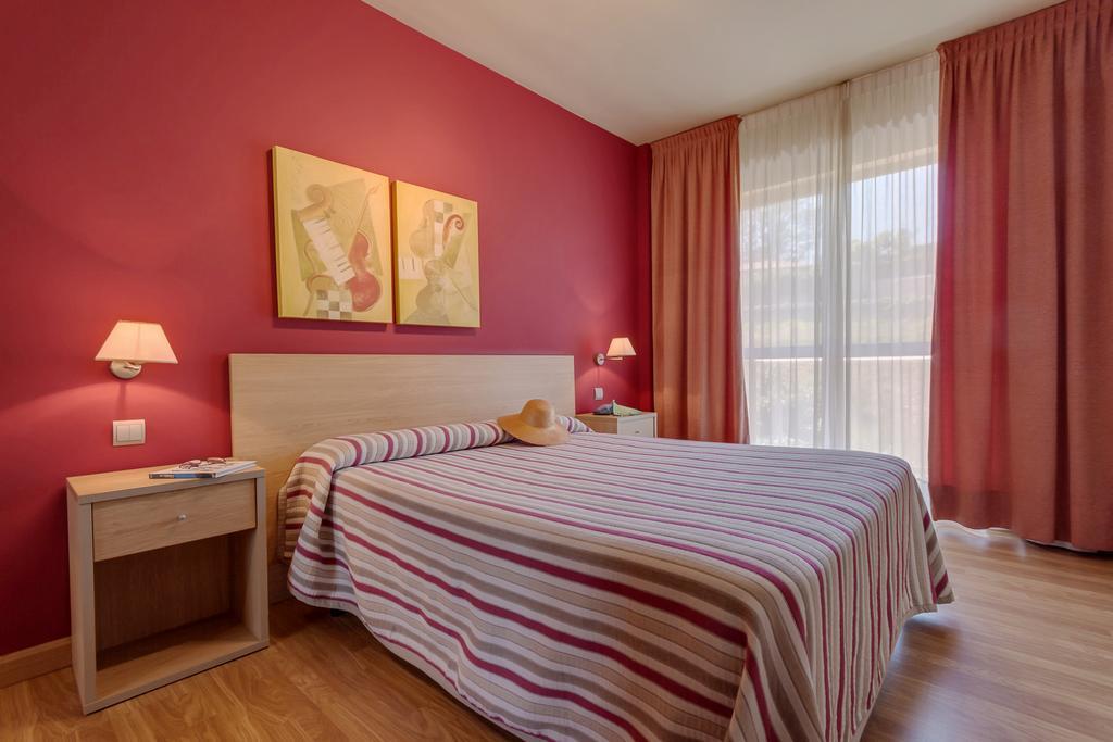 Apartamentos Mar Comillas Luaran gambar