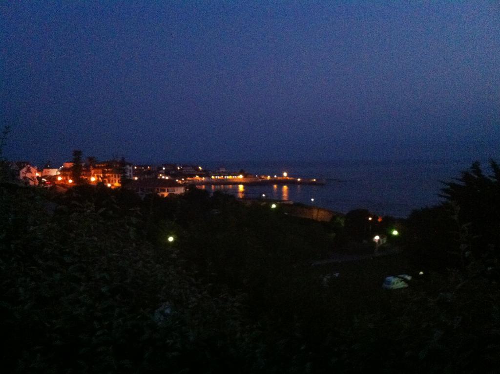 Apartamentos Mar Comillas Luaran gambar