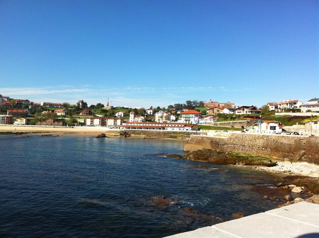 Apartamentos Mar Comillas Luaran gambar