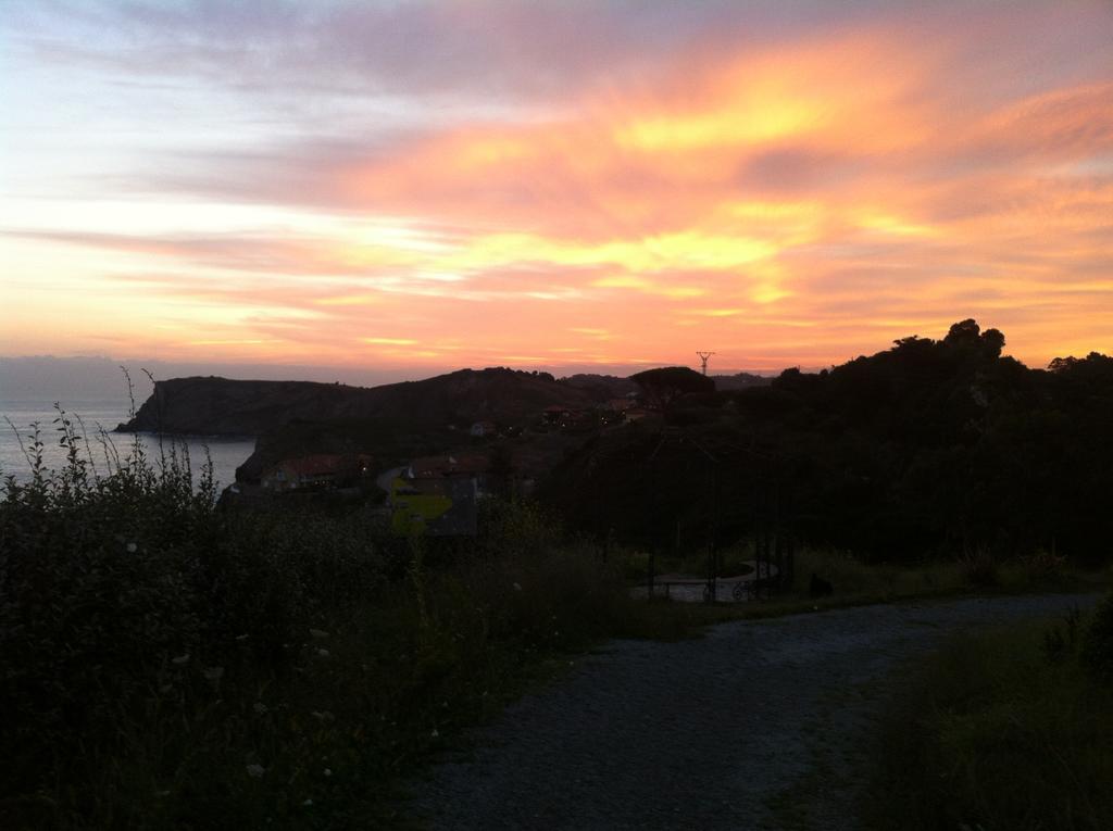 Apartamentos Mar Comillas Luaran gambar