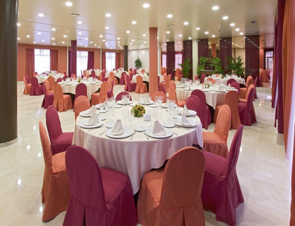 Apartamentos Mar Comillas Restoran gambar